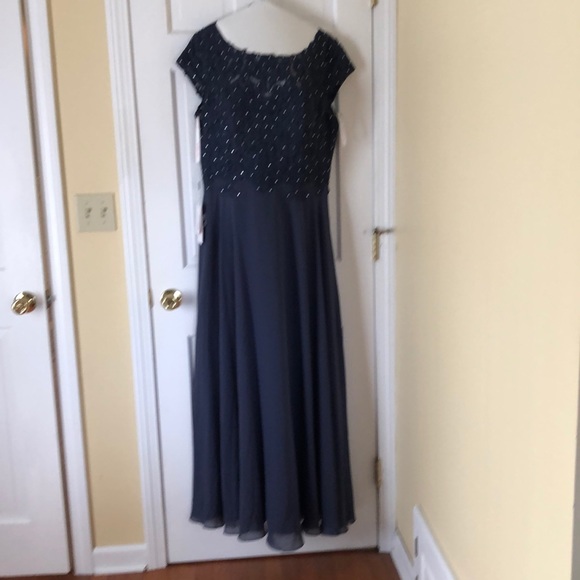 Dresses & Skirts - Mother of the bride/Special occasion evening dress
